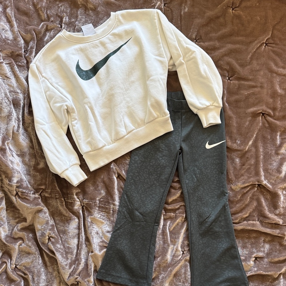 Nike Kids' White and green Leggings & Sweatshirt set! Size 4